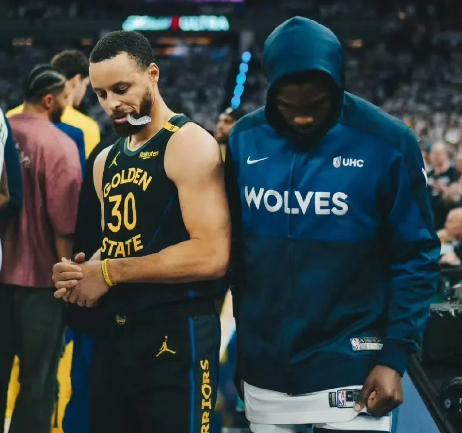 九游在线平台官网|库里赛事官方发布势不可挡新规，澳大利亚队争议不断！(库里大赛视频)